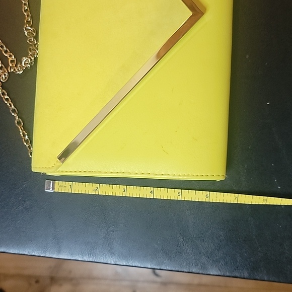 Aldo Yellow Clutch some spots.  Has a snap closure and chain shoulder strap - Picture 3 of 8